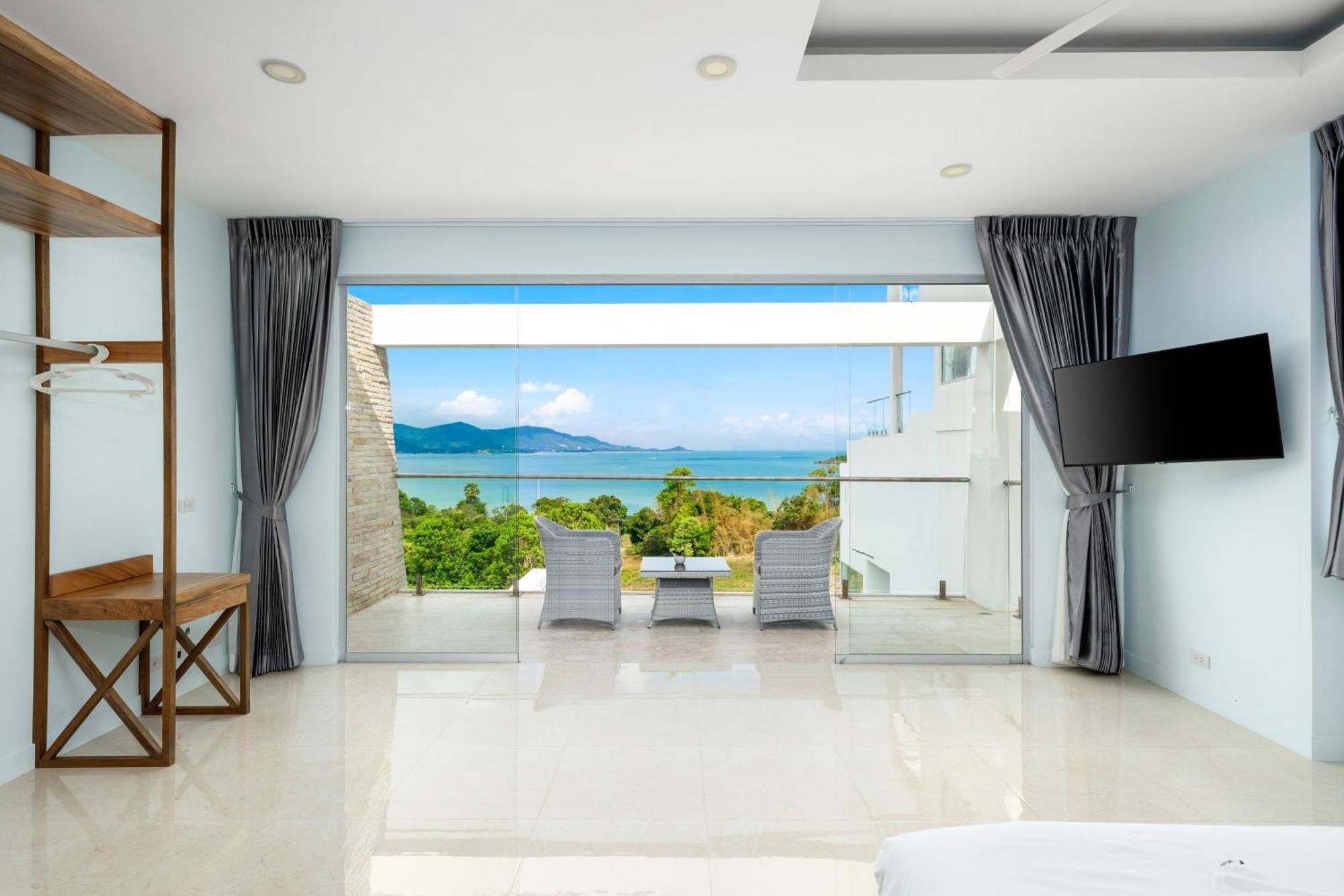 Sunset Lagoon | Rihanna 2 Villa *