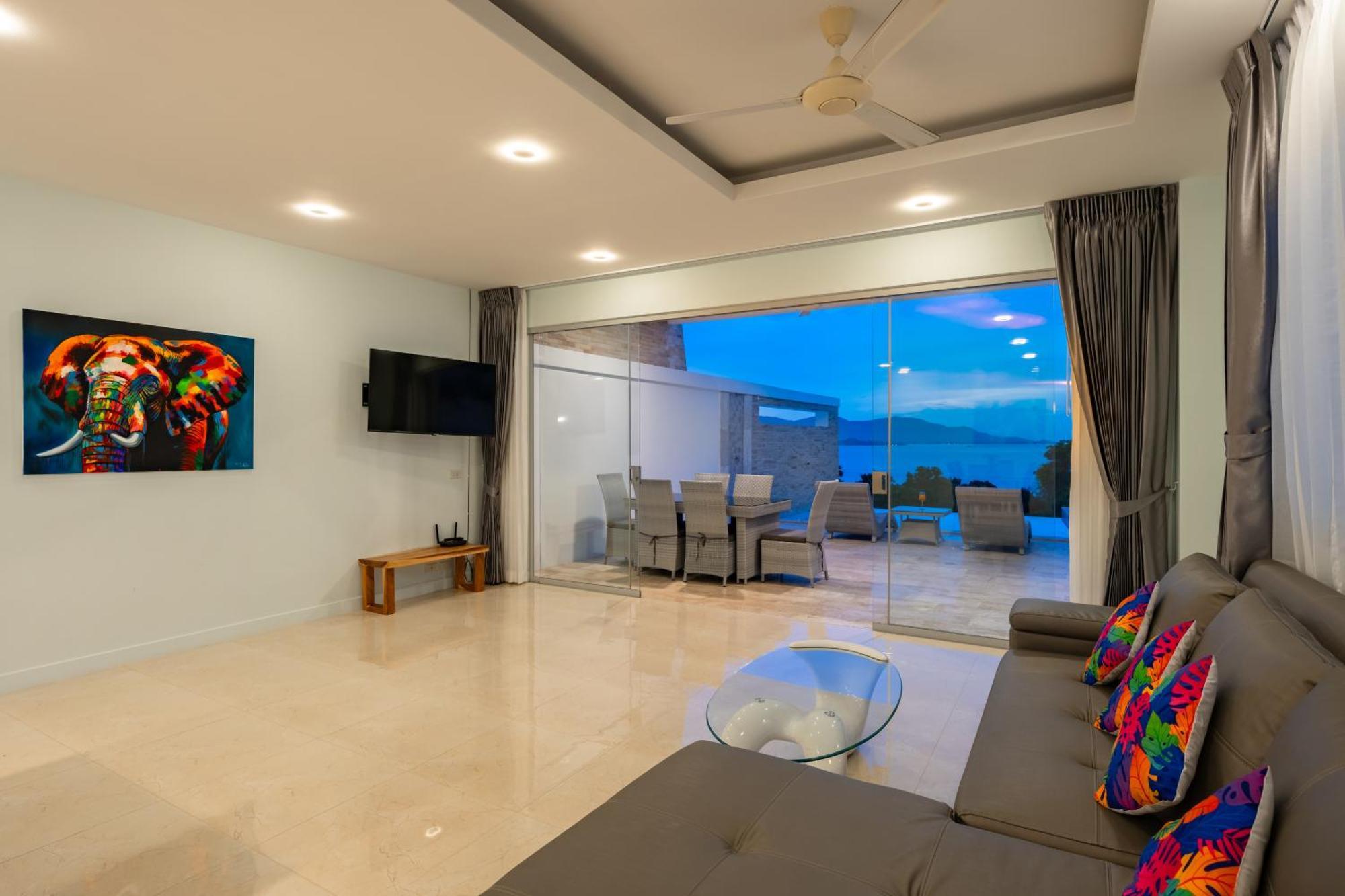 Sunset Lagoon | Rihanna 2 Villa