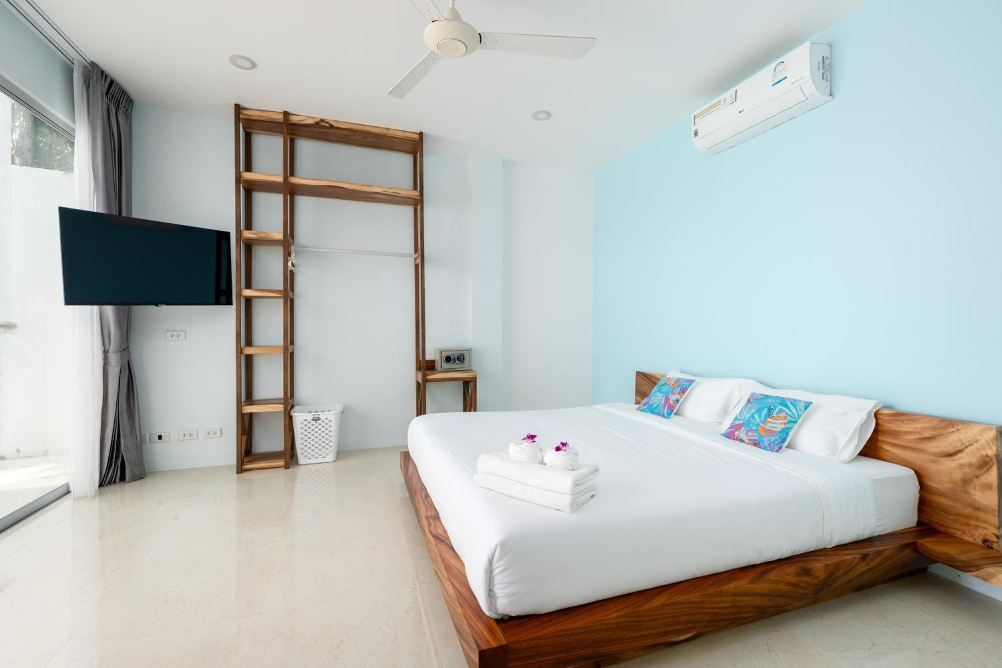 Sunset Lagoon | Rihanna 2 Villa *