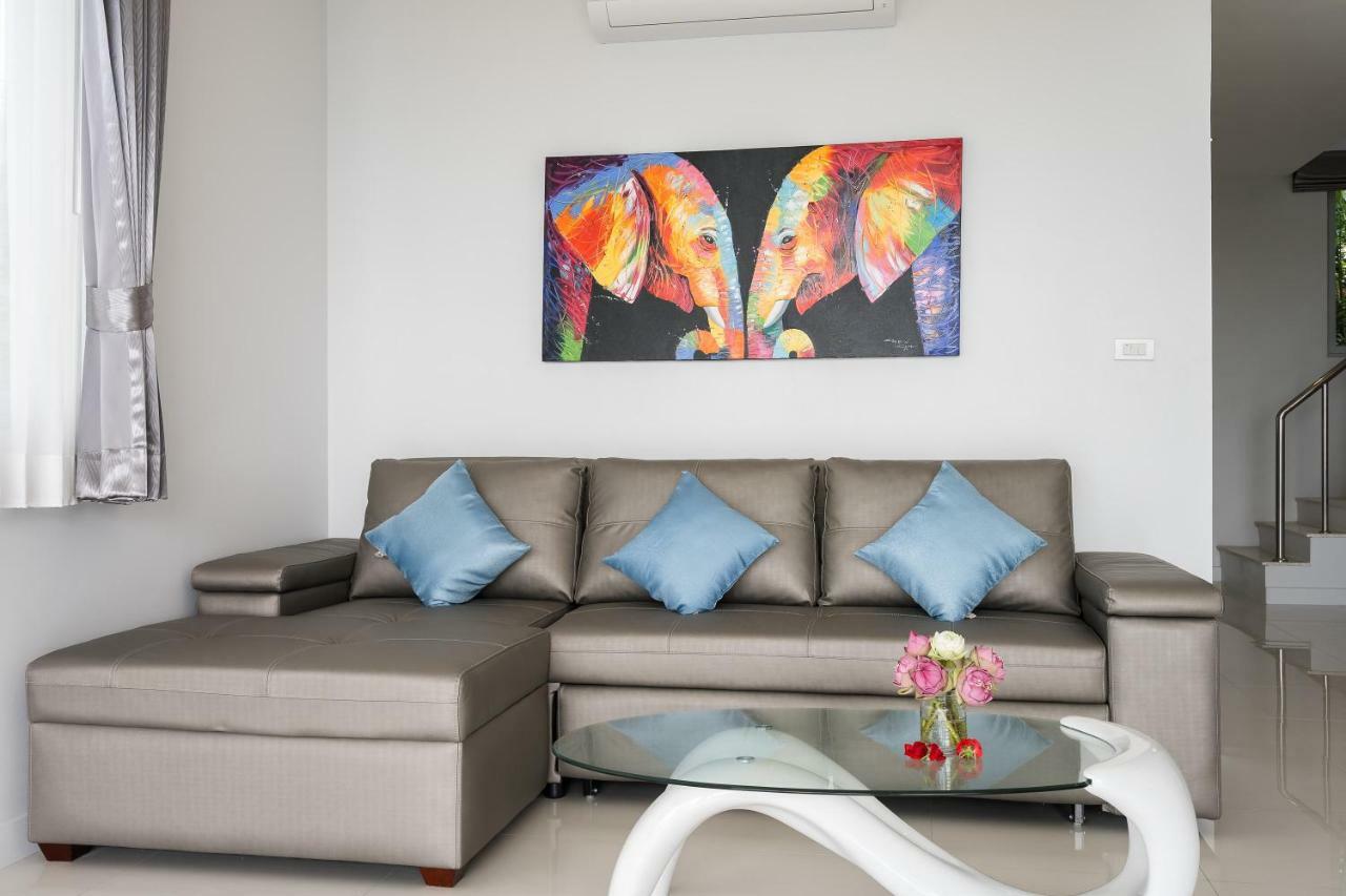 Sunset Lagoon | Rihanna 2 Villa